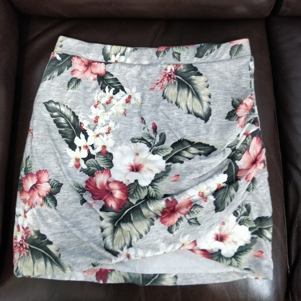 Zara Floral vintage mini wrap skirt